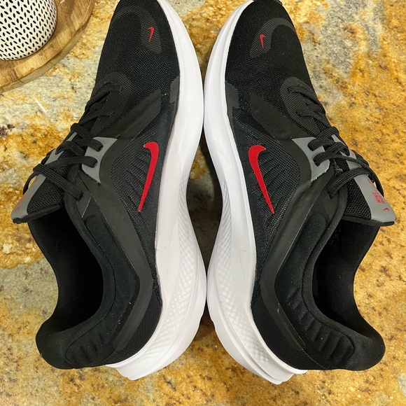 Nike Quest 5 size 10.5 - Picture 5 of 9